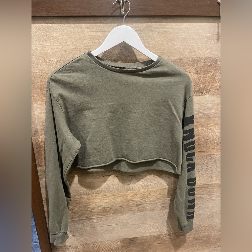 Long sleeve crop top , good condition cute size small